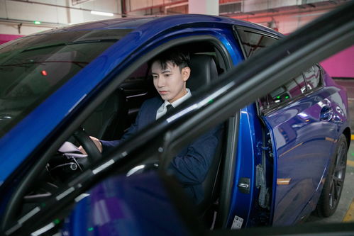 駕馭成功 商務(wù)人士與豪車(chē)銷(xiāo)售的攝影藝術(shù)